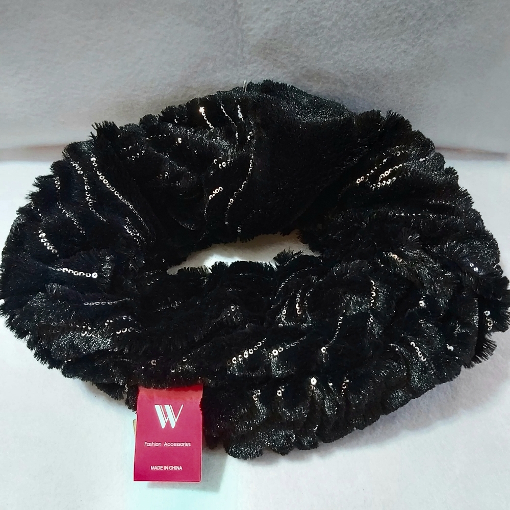Black Infinity Scarf - Picture 2 of 10